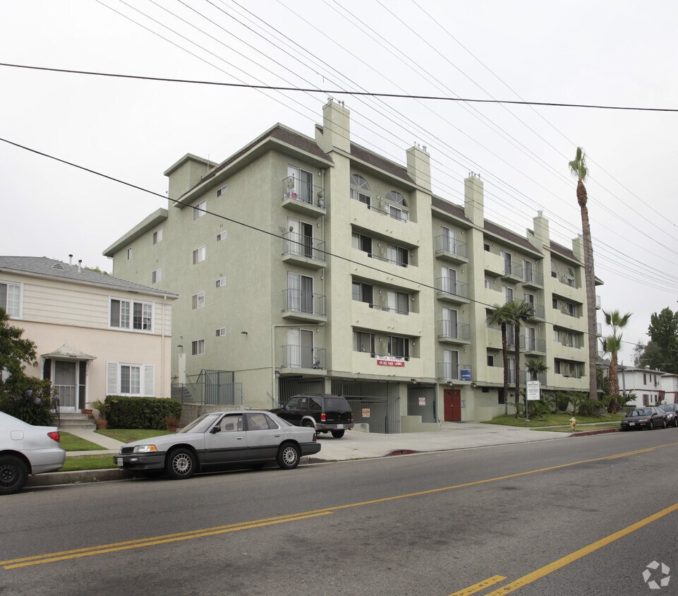 Palm Gardens Apartments Apartments in Valley Village, CA