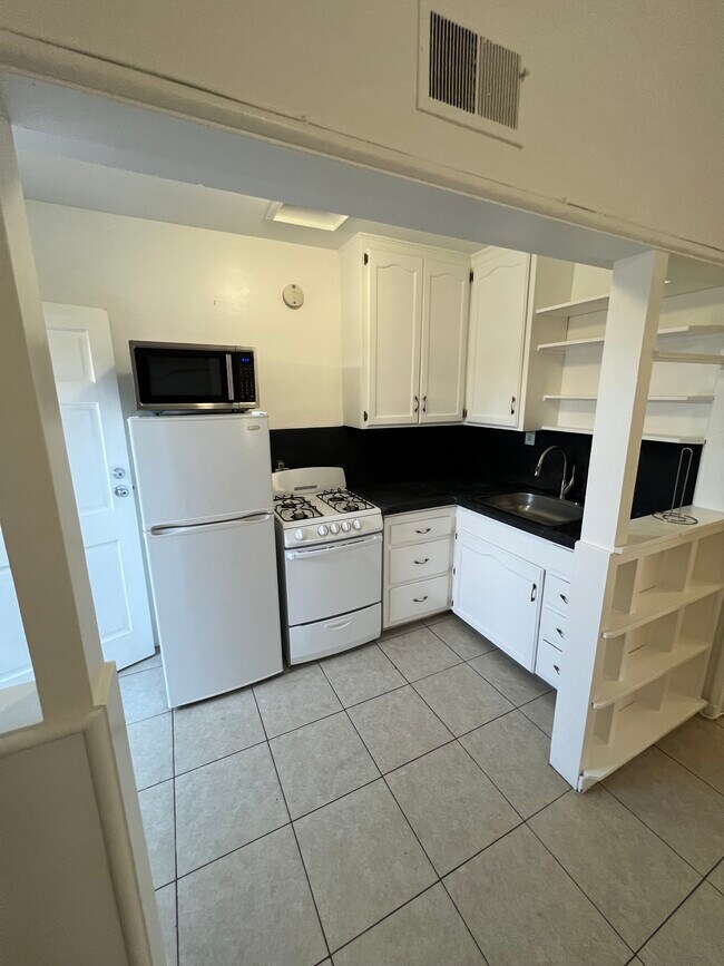 Foto del edificio - 3664 W 54th St