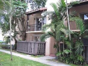 Building Photo - 10816 N Kendall Dr