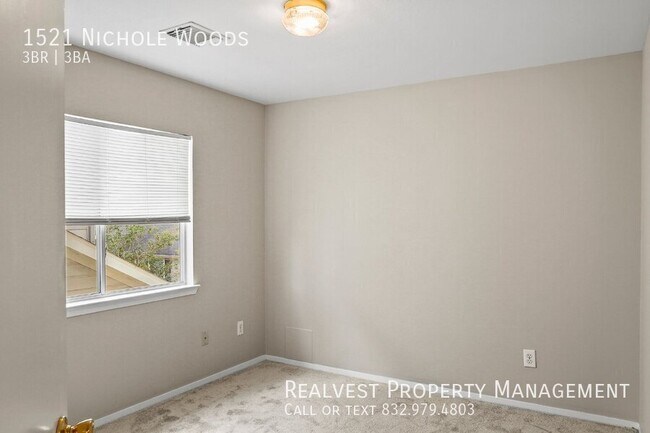 Foto del edificio - 1521 Nichole Woods Dr