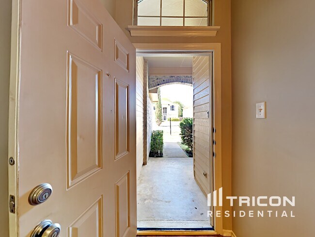 Foto del edificio - 2545 Clovermeadow Dr