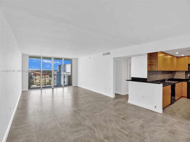 Foto del edificio - 10350 W Bay Harbor Dr