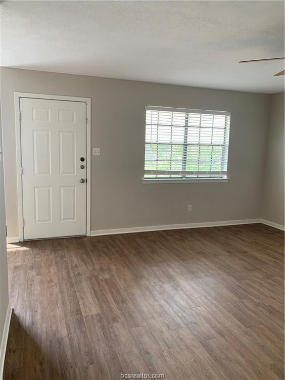 Building Photo - 702 Navarro Dr