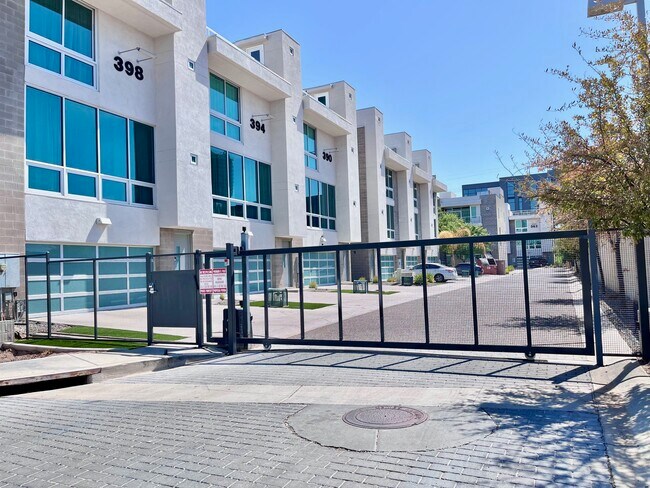 Foto del edificio - 382 S Farmer Ave