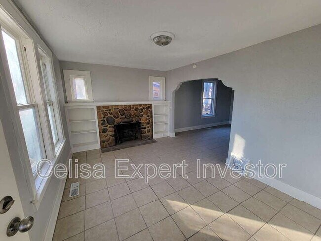 Foto del edificio - 3118 Robinwood Dr