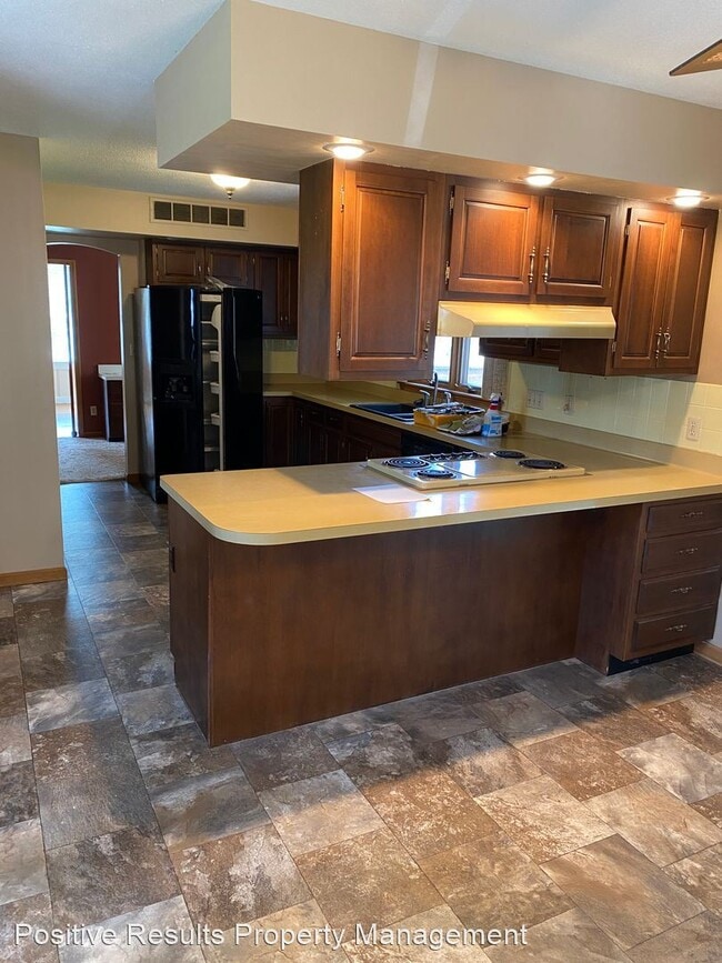 Building Photo - 3 br, 3 bath House - 102 W Catlin