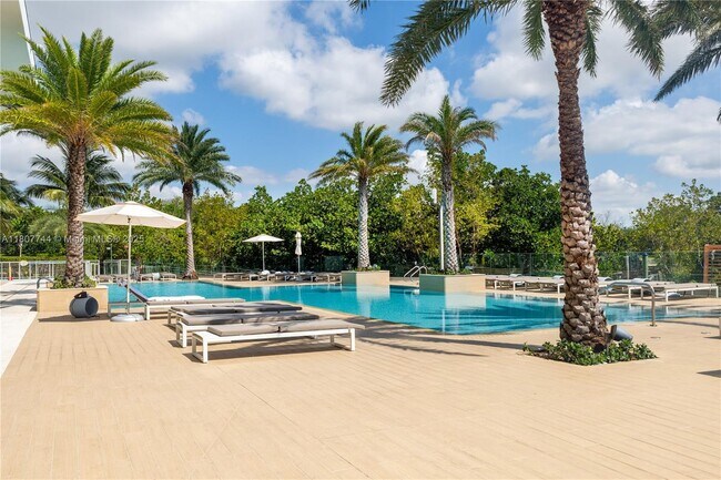 Building Photo - 16385 Biscayne Blvd