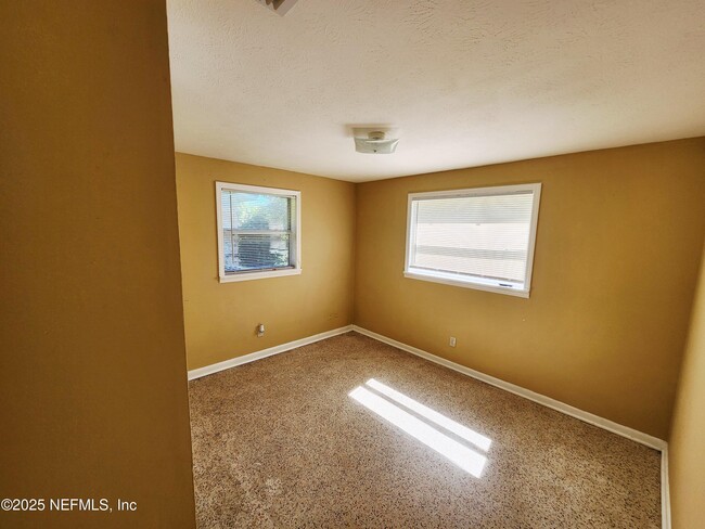 Building Photo - 6067 Longchamp Dr