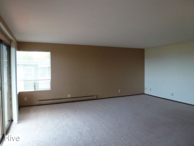 Building Photo - 4901 Phinney Ave N