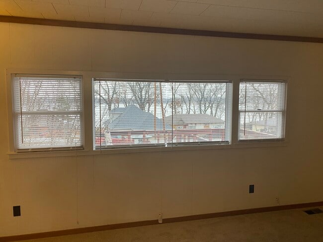 Building Photo - 1214 Red Bud Dr
