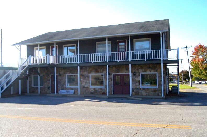 Primary Photo - 77 River St