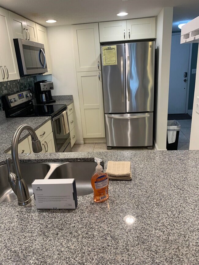 Foto del edificio - 8130 A1A S