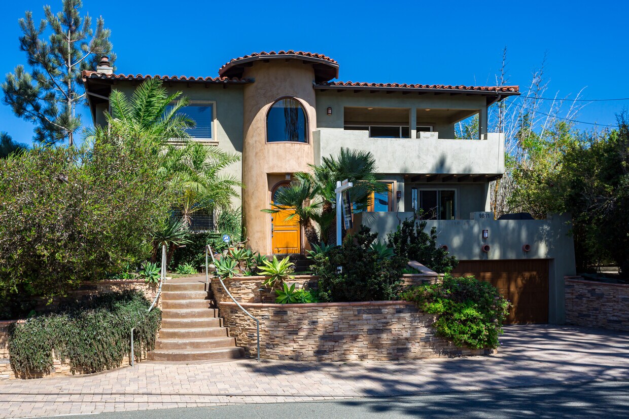 1611 Summit Ave, Encinitas, CA 92007 Room for Rent in Encinitas, CA