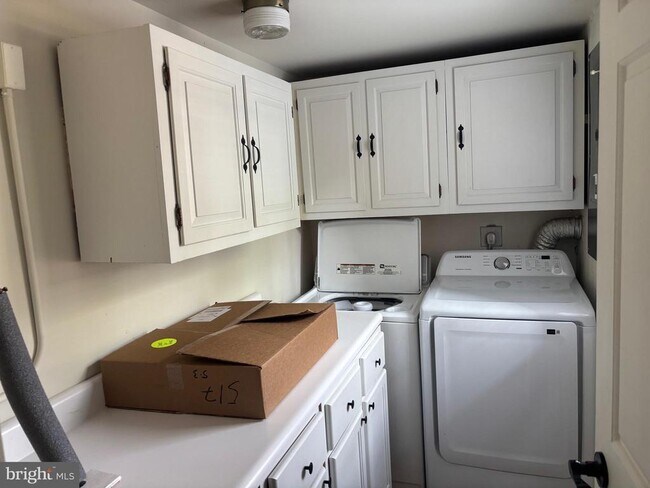 Foto del edificio - 24700 Deepwater Point Dr