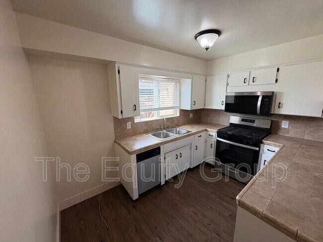 Foto del edificio - 1421 E Bardsley Ave