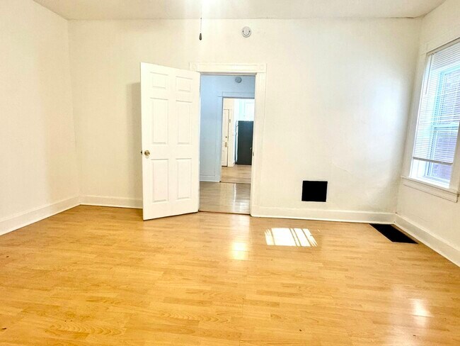 Foto del edificio - 4216-4218 Arsenal Street, Unit 4218
