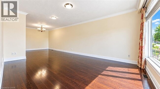 Building Photo - 3425 Laddie Crescent