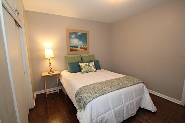 Dormitorio principal dividido - 2670 N 116th St