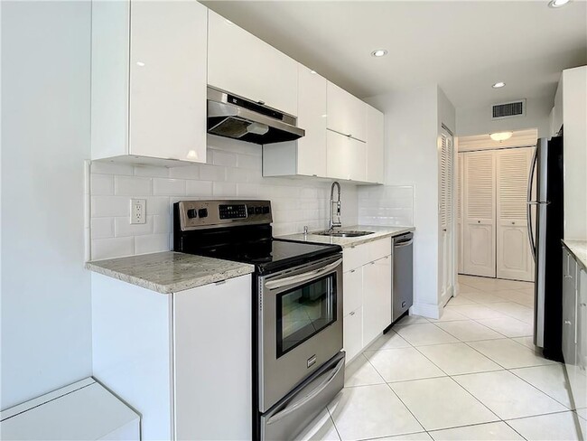 Foto del edificio - 6342 Longboat Ln W