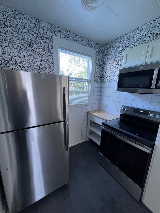New stainless steel appliances - 557 Washington St