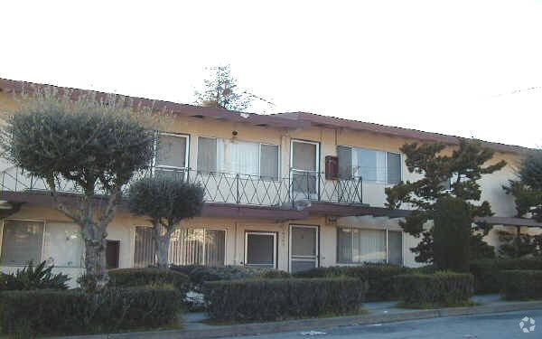 Building Photo - 16305 Maubert Ave