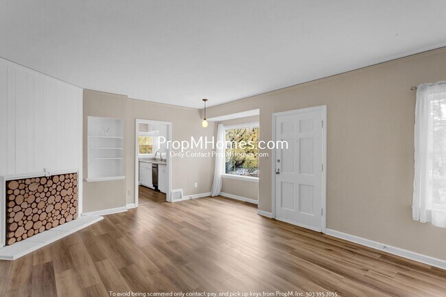 Building Photo - Charming Three Bedroom Duplex In First Add...