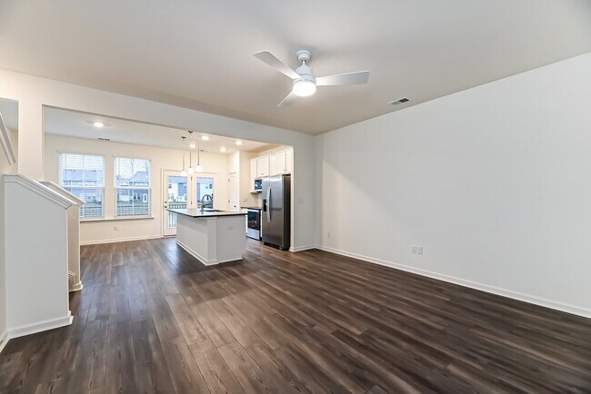 Building Photo - 676 Trotters Ln