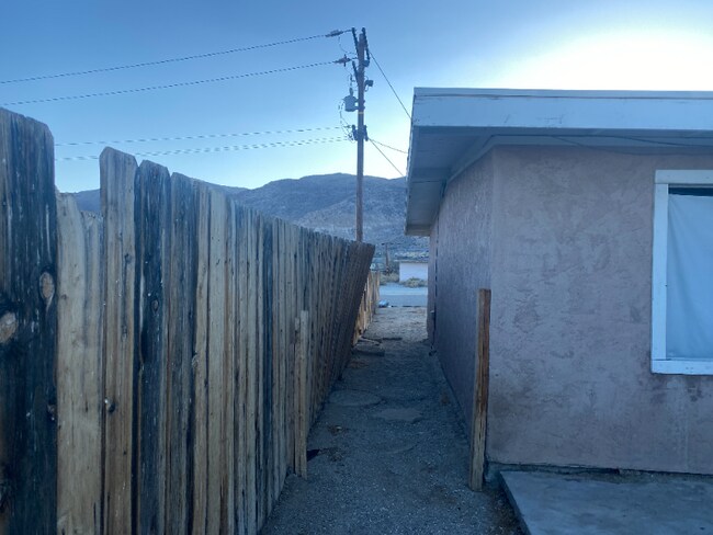 Foto del edificio - 82475 Wingate Ave