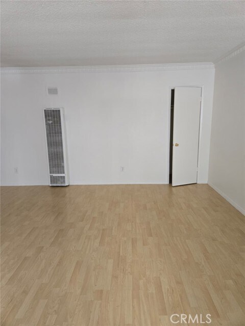 Foto del edificio - 1735 Winona Blvd