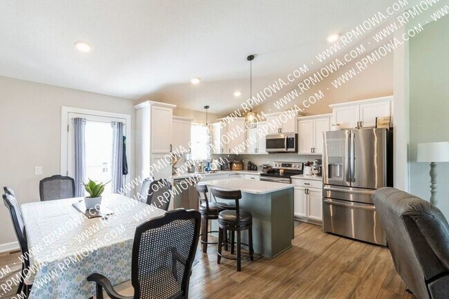 Building Photo - FULLY FINISHED WALK-OUT BASEMENT!! 4 Bedro...