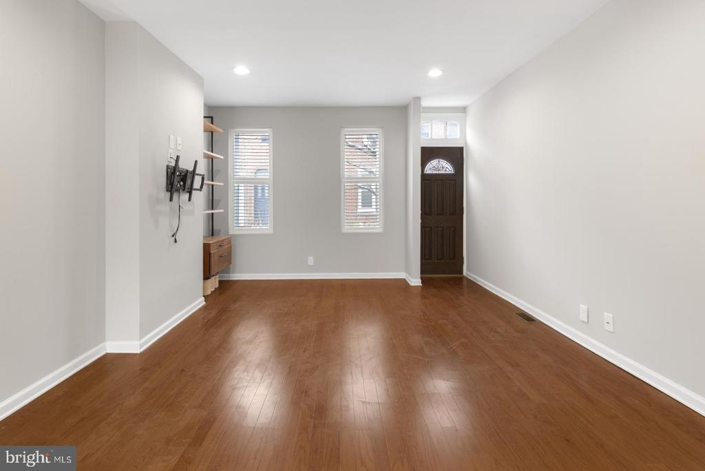 Primary Photo - 849 N Bambrey St