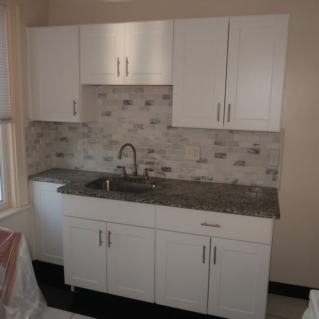 Building Photo - 2 Meader Rd