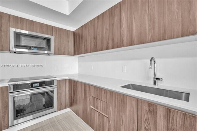 Foto del edificio - 2960 NE 207th St