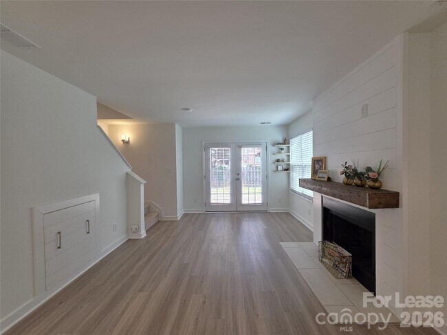 Foto del edificio - 1525 Briar Creek Rd
