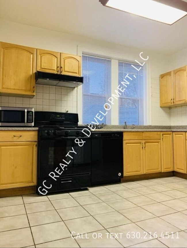 Building Photo - 6316 N Rockwell St