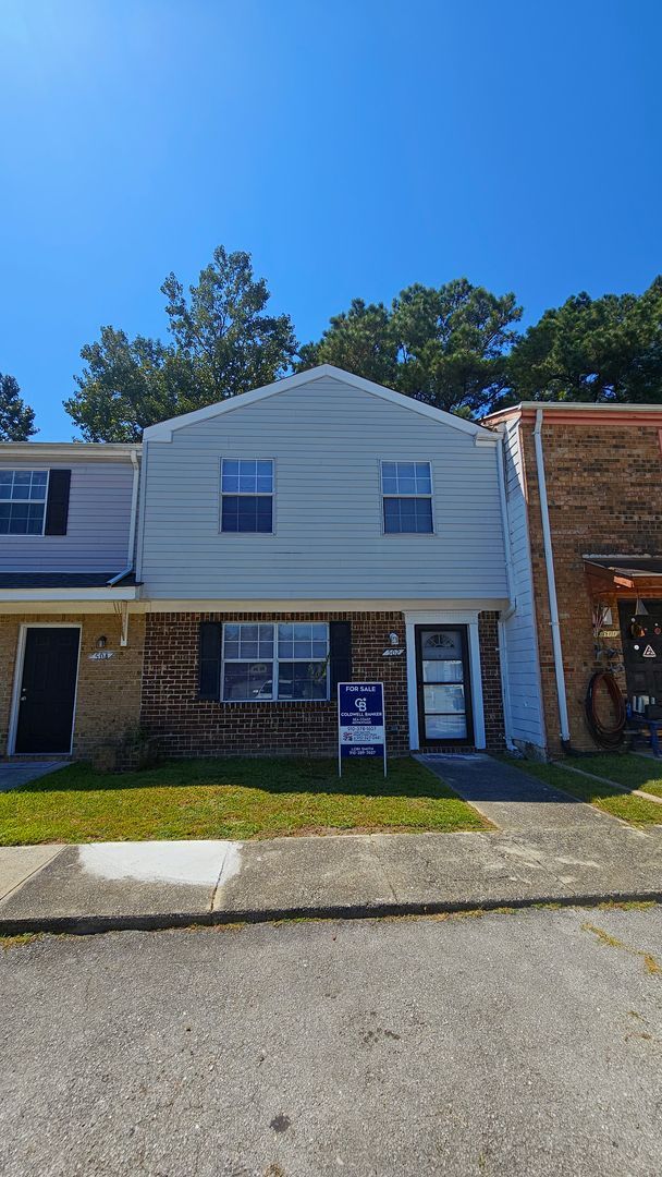 Building Photo - Quaint Townhome in Country Club Villas