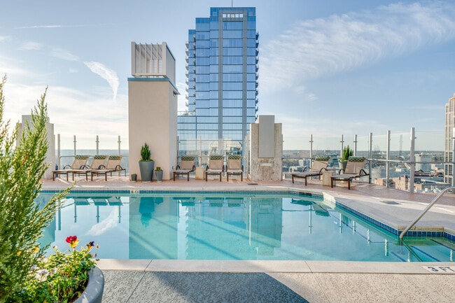 Building Photo - Skyhouse Raleigh