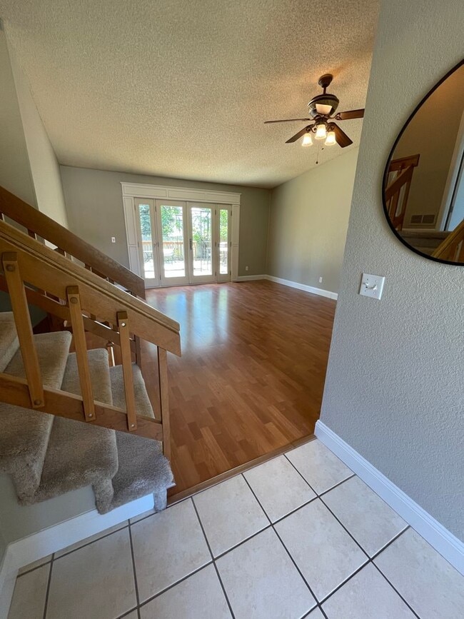 Building Photo - Beautiful Louisville 3 bedroom, 2 bath home