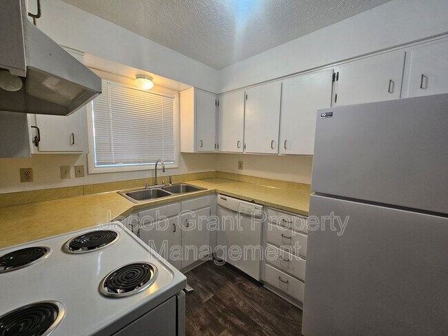 Foto del edificio - 4125 Greenwillow Ln