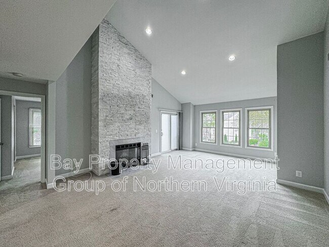 Foto del edificio - 3801 Ridge Knoll Ct