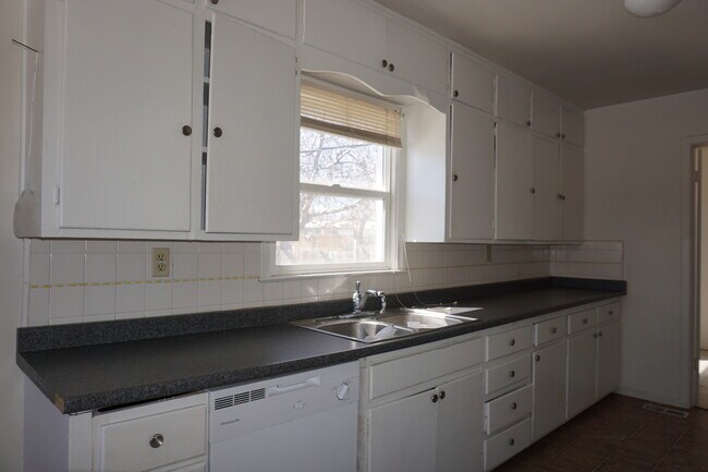 Foto del edificio - 3543 Valley Heights Dr