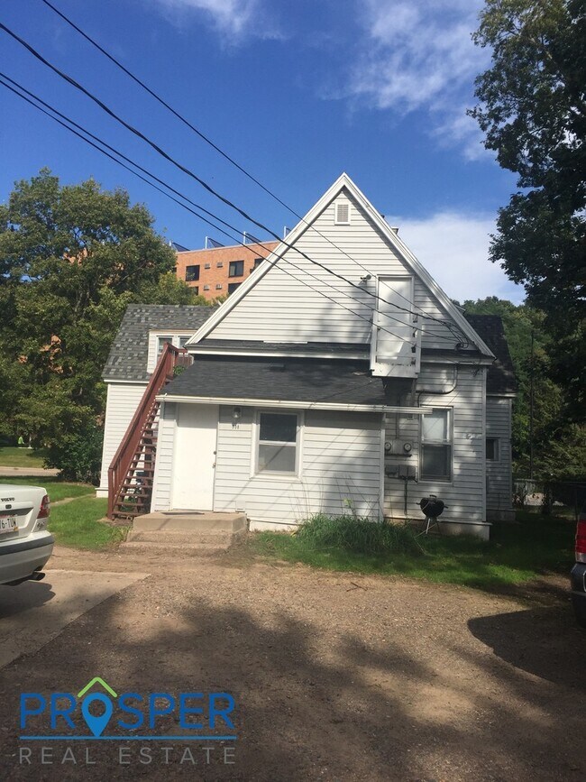 Building Photo - 908 S Farwell St