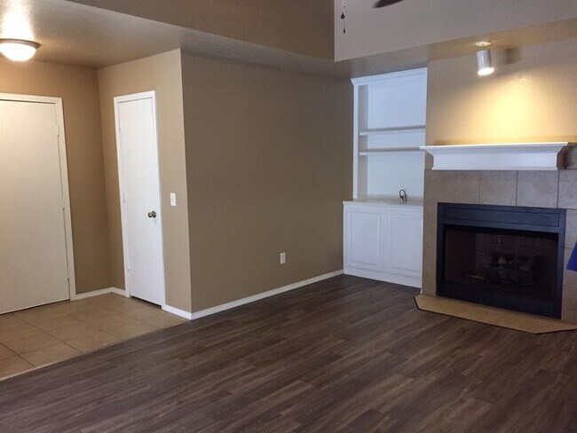 Building Photo - 421 Sterling Pointe Way