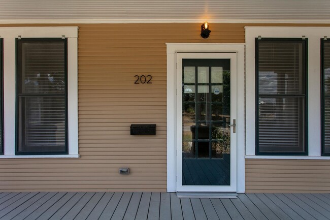 Foto del edificio - Fabulous 1925 Home in Bryan