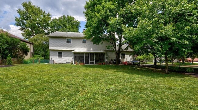 Building Photo - 303 Greenglade Ave