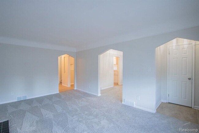 Building Photo - Beautifully renovated brick bungalow