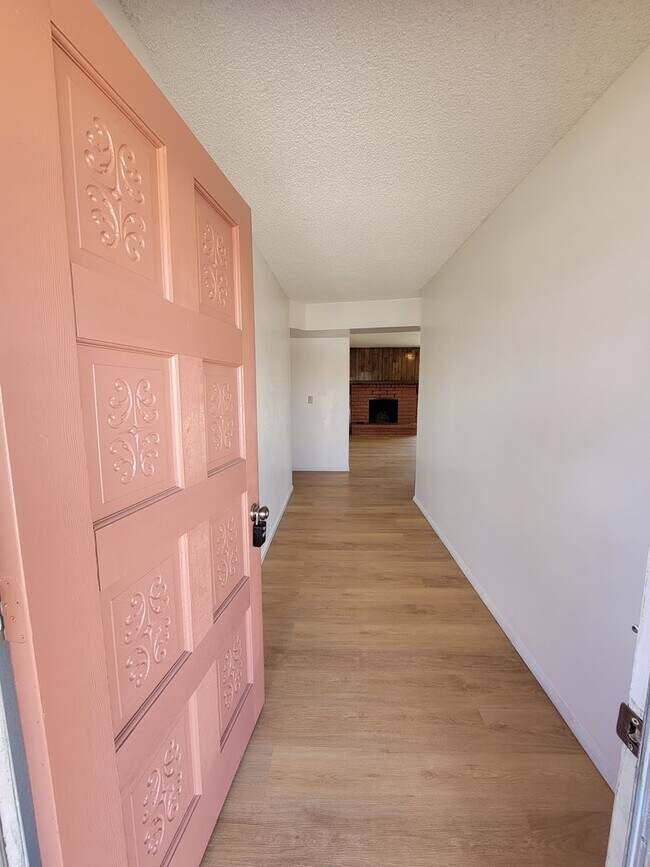 Building Photo - 4+ Bedroom, North Phoenix
