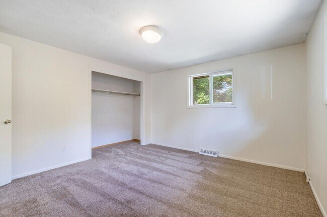 Foto del edificio - 3405 Butternut Dr