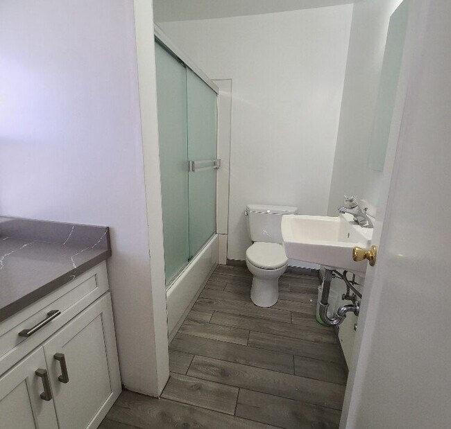 Foto del edificio - 1034 Solano Ave