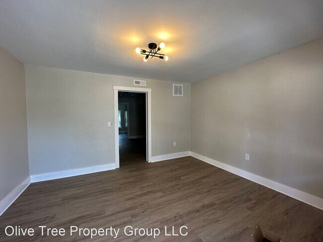 Building Photo - 2 br, 1 bath House - 211 Baker Street